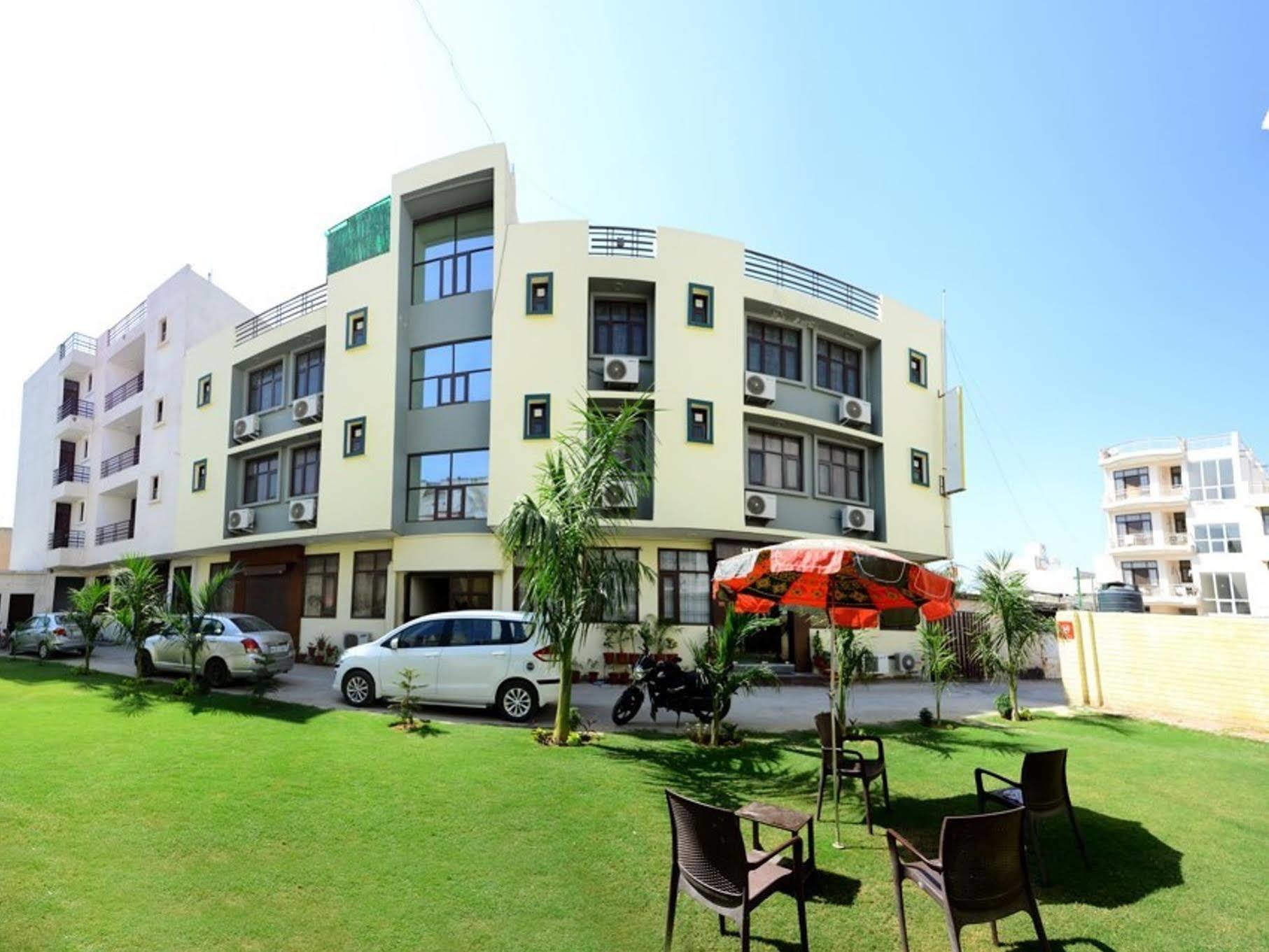 Hotel Olive & Blue - Govt Approved Hotel Near Delhi Airport Нью-Делі Екстер'єр фото